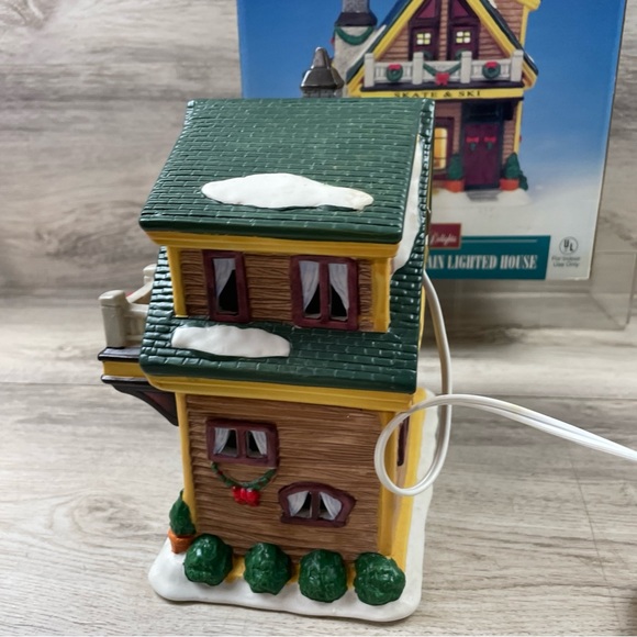 Vintage Rare Christmas Delights Handpainted Porcelain Lighted House Skate & Ski - Picture 8 of 11